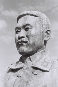 武石浩玻の銅像(頭部2)